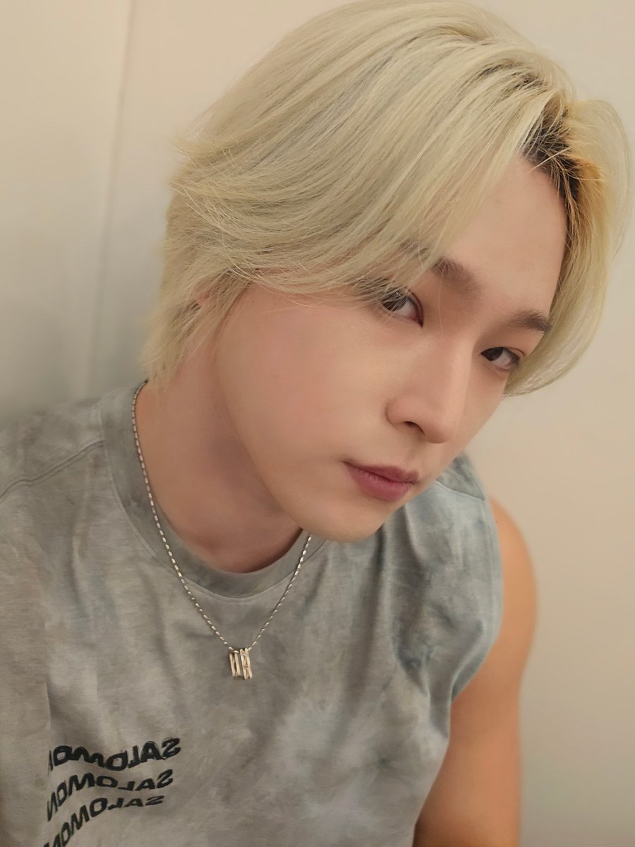 leedoeus's tweet photo. 260920 6:35 pm kst 🐥💬

what are you up to???

i’m in practice ㅋㅋㅋㅋ

i took some medicine ㅋㅋㅋㅋi had something light to eat at the convenience store but i’m gonna eat after this https://t.co/53XSZgZWDT