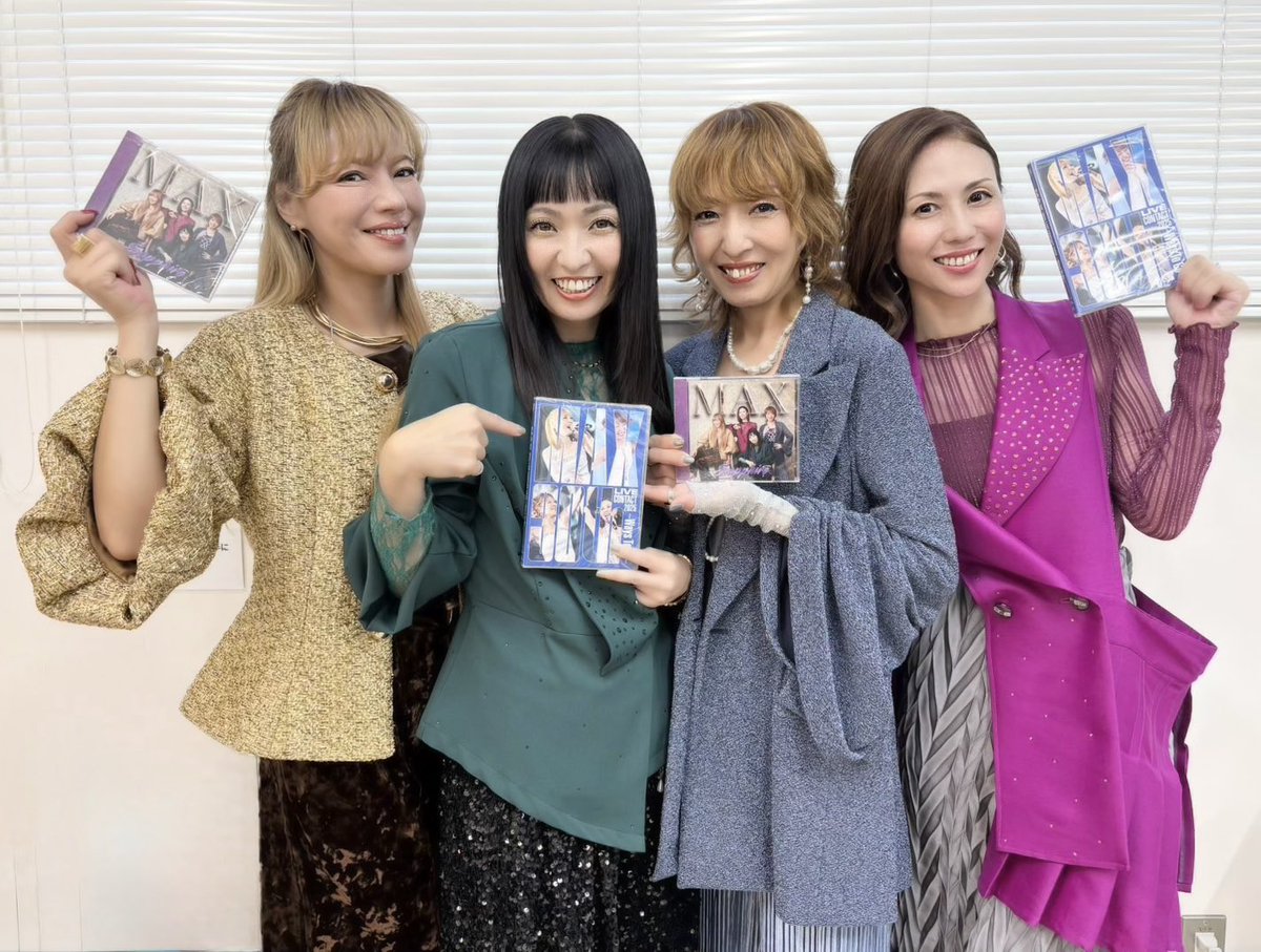 MAX_NANA_'s tweet photo. NHK「のど自慢」を観てくれた皆様✨ありがとうございました！！毎回出演するたびに出場者の皆さんの歌とエピソードに心温まっています☺️そしてMAX新『Sapphire 〜サファイア〜』を生放送での初披露！！いかがでしたか？　9/30のリリースまでもう少しです😍お楽しみに✨✨✨ https://t.co/ZXS5JdpKn1