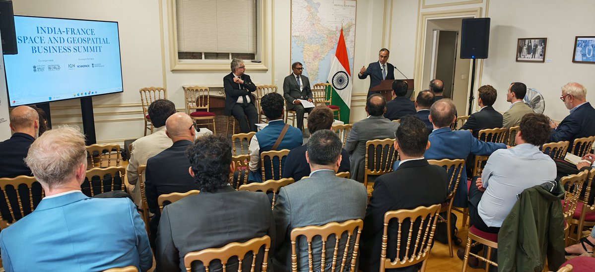 IndiaembFrance's tweet photo. L'Ambassade de l'Inde en France, en partenariat avec Geospatial World, a accueilli à Paris le deuxième Sommet d'affaires Inde-France sur l'espace et la géospatiale.

Le sommet a réuni des représentants de l'ISRO, du CNES et de l'IGN, des associations professionnelles, dont le GIFAS, le MEDEF et la New Space Alliance, ainsi que des start-ups des secteurs géospatiaux des deux pays. Au fil de quatre sessions, les participants ont abordé les perspectives des gouvernements et de l'industrie, la transformation des politiques en partenariats, les nouvelles opportunités de marché, ainsi que l'innovation technologique et produit.

#IndeFrance #Espace #GeospatialWorld #ISRO #CNES #GIFAS #MEDEF #NewSpaceAlliance

@PMOIndia @MEAIndia @isro @CNES @IndianDiplomacy @PIB_India @mygovindia