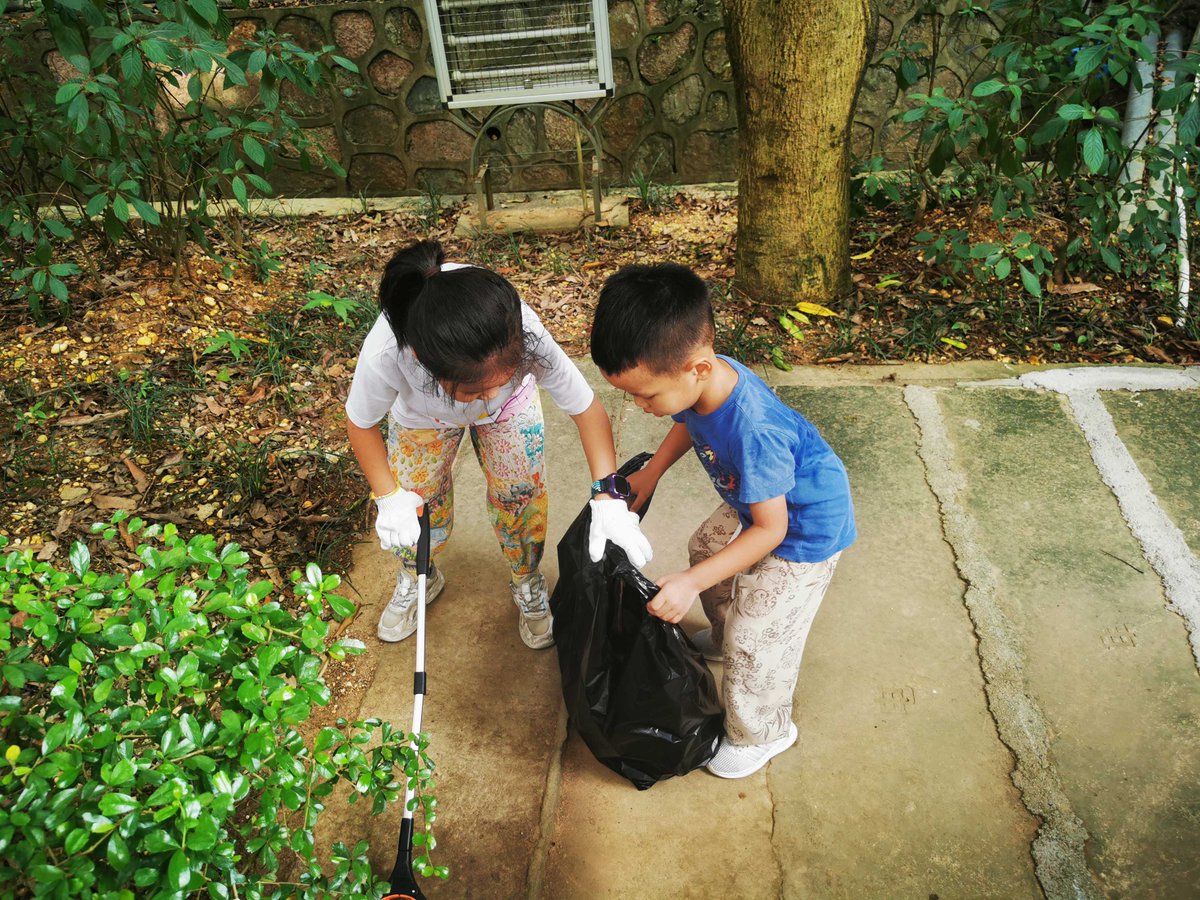 SaturninaHblfu's tweet photo. Join our neighborhood park cleanup this Sat 9am! Bring gloves u0026 friends—we’ll plant flowers too! Help keep our community green u0026 cozy. https://t.co/i3YeQ1SY5W