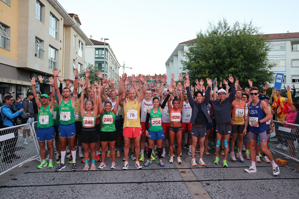 concellodeames's tweet photo. Saída da carreira do XXXIII Campionato do Mundo IAU de 100 quilómetros 🏃🏻♀️🏃 desde a rúa Alcalde Lorenzo, nas categorías absoluta e máster, esta mañá!
Moita forza a todos os participantes 🙌🏻🙌🏻
#Ames #Deporte #IAU #Atletismo #ConcelloDeAmes https://t.co/zxnFtdyR7J