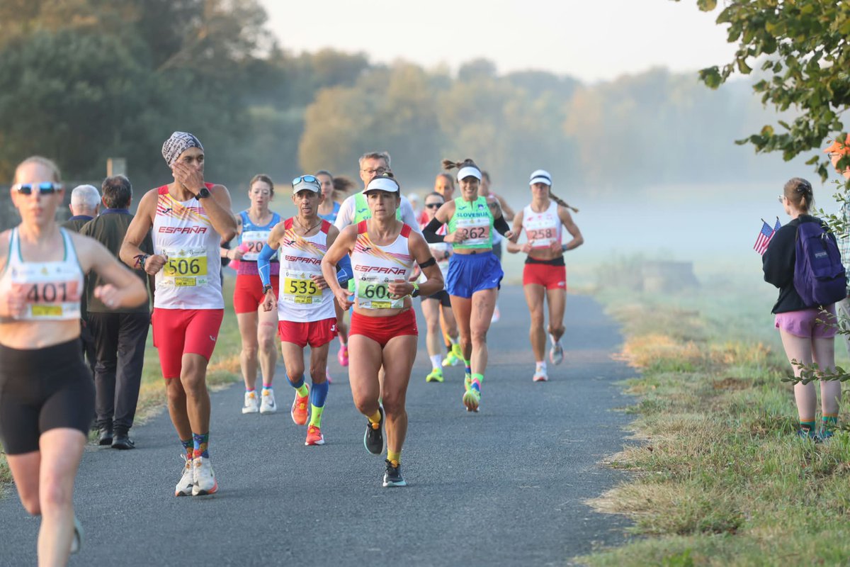 concellodeames's tweet photo. Saída da carreira do XXXIII Campionato do Mundo IAU de 100 quilómetros 🏃🏻♀️🏃 desde a rúa Alcalde Lorenzo, nas categorías absoluta e máster, esta mañá!
Moita forza a todos os participantes 🙌🏻🙌🏻
#Ames #Deporte #IAU #Atletismo #ConcelloDeAmes https://t.co/zxnFtdyR7J