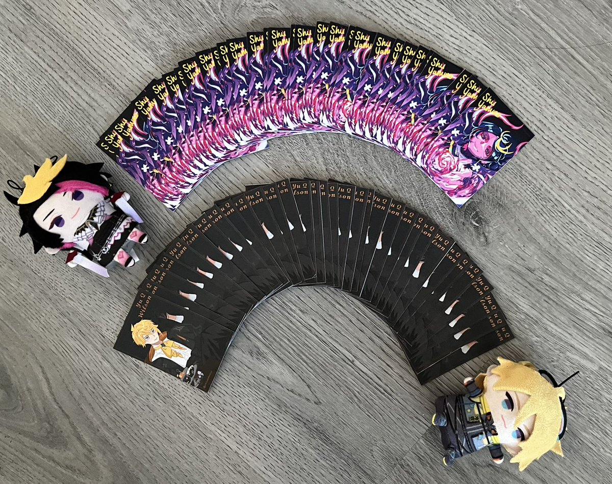 thisdobenice's tweet photo. Giving out freebies at VExpo with @skylaalala_ ‼️‼️‼️FINALLY HAVE THEMMMM. I’ll be cosplay Vampire Hunter Dilson and @skylaalala_ will be cosplaying Banana Loungwear Shu💛💜. Feel free to come up to ussss, WE CANT WAIT TO SEE U GUYS THEREEE.#VeXpo2026 https://t.co/tVxahROTBY