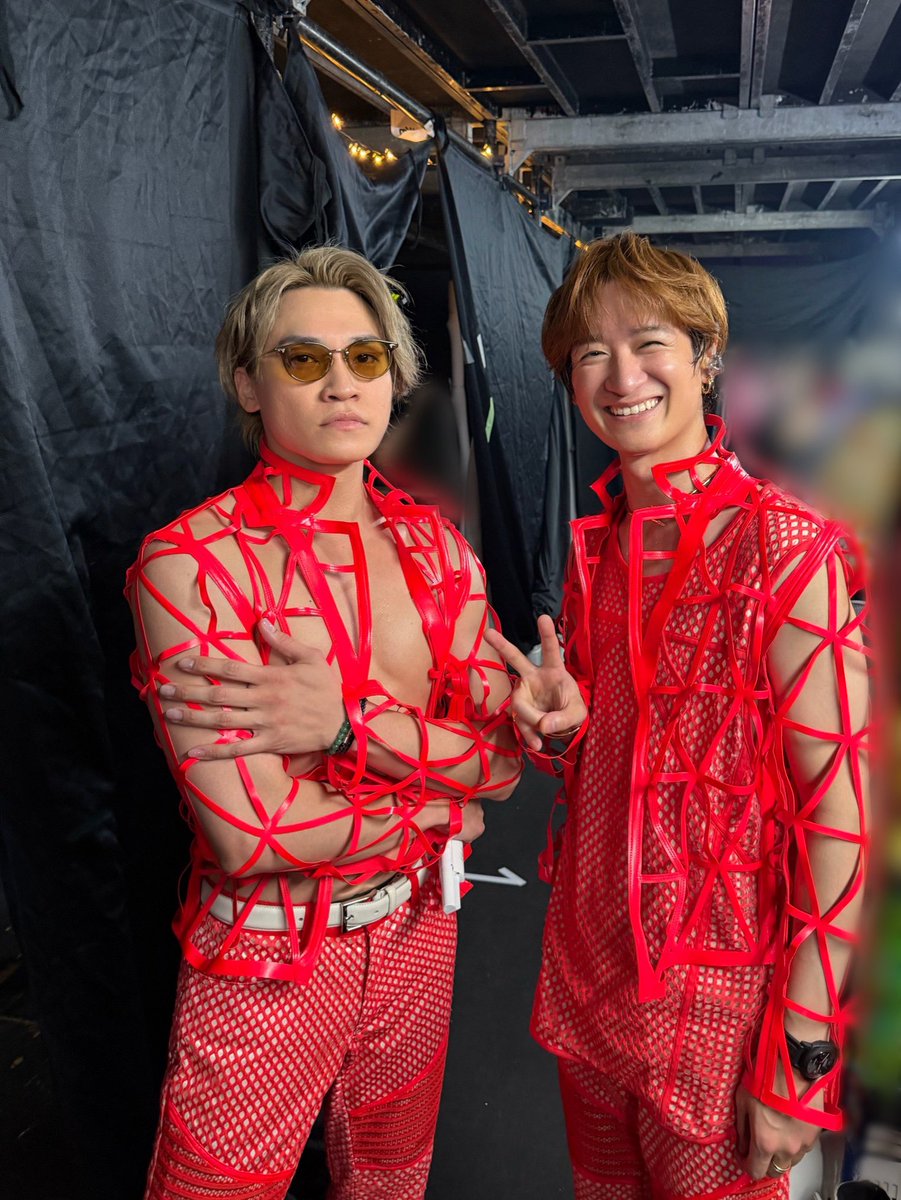 t_nikaido_86's tweet photo. 今日のLIVEの裏側ですw
宮が写真を撮りたいと言うから撮ってあげたよw

#KisMyFt2
#二階堂高嗣
#宮田俊哉 https://t.co/CwXnz6V8e3