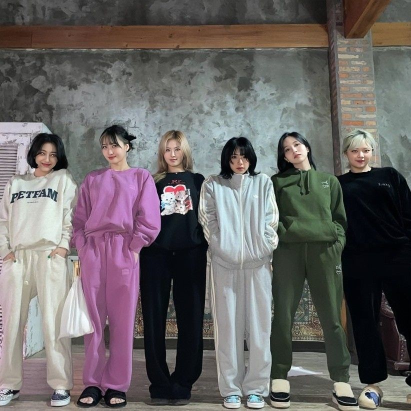 twicepic's tweet photo. Gang https://t.co/RO2UO3sPcB