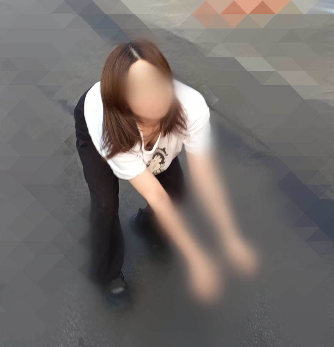 wachsio's tweet photo. 緩い胸元 https://t.co/cvIWJP1YBv