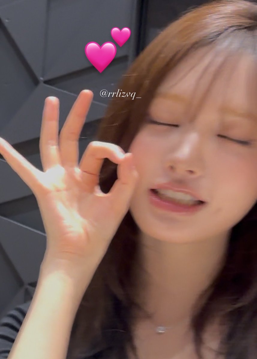 rrlizvq_'s tweet photo. 260920🎀全員お見送り会
リズがたこ焼き〜🐙💕してくれたよ😭
#liz #リズ #리즈 https://t.co/6F9voQdVEi