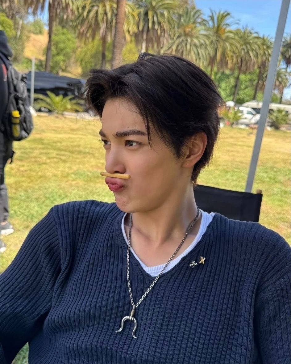 muncorner's tweet photo. 🪵 halo hola, aku sedang mencari teman untuk mengobrol di DM untuk jangka panjang. I'm using masculine pronouns and already legal. Convo killer dan minor please jangan reply dulu ya!! 👋 https://t.co/F4WNYnfdEK
