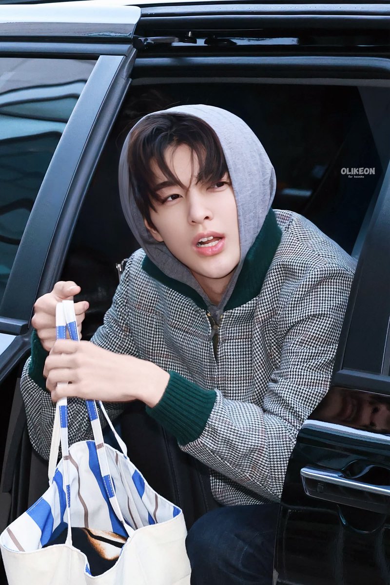ummmmmmhaha's tweet photo. 왕자님 귀궁하셨습니다 https://t.co/aGBPVm3qoN