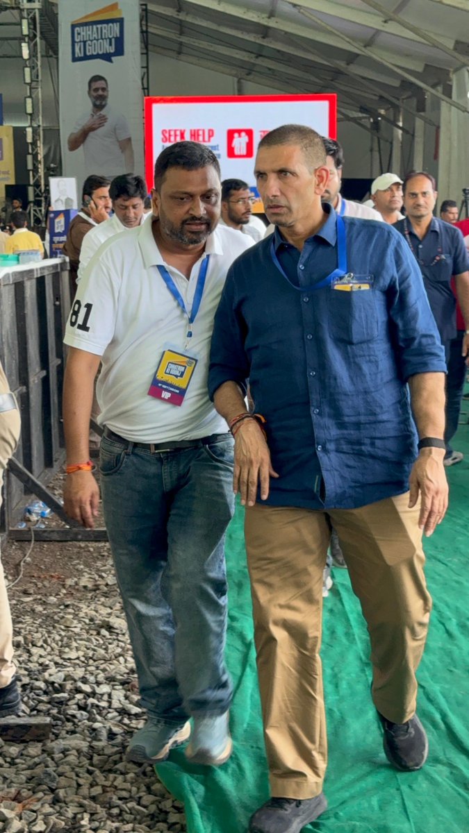 abhinavmaddy's tweet photo. “सच्चा नेतृत्व आराम या तालियों से नहीं, बल्कि संघर्षों के बीच आगे बढ़ते रहने, निरंतर मेहनत करते रहने और जनता के साथ मजबूती से खड़े रहने के जज़्बे से पहचाना जाता है।”

@jitupatwari https://t.co/BllqFQ3O3M