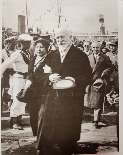 Irmak_Denizzz's tweet photo. @BeyhanArk3 Şu aşadaki fotoğraflara bakınca, Atatürk’e bakışınızdan atalarınızın, dedelerinizin ve babalarınızın kim olduğu açıkça ortaya çıkıyor.😂👇 https://t.co/09H8lBcVKl