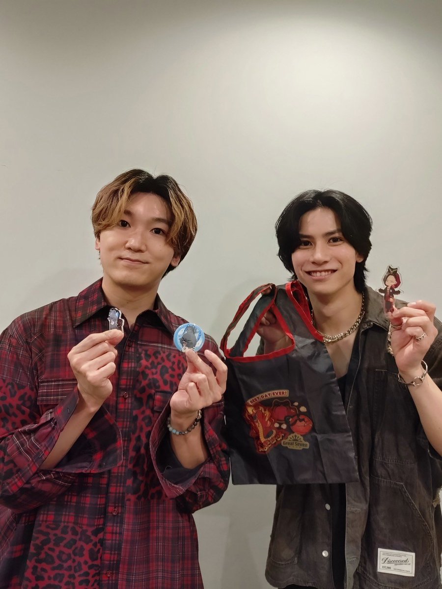 Futaba_kaname's tweet photo. #京まふ 
ご来場、ご視聴ありがとうございましたー！！

グッズ紹介もっと上手くやりたかった、、、笑

ほんとに可愛いのでぜひ！

山下さんと2人で楽しませていただきました！

僕のヘンテコぶりに困らせちゃっただろうな😂

新情報も沢山でここから先も目が離せないですね！！

#ツイステ https://t.co/hTsVu02OmW
