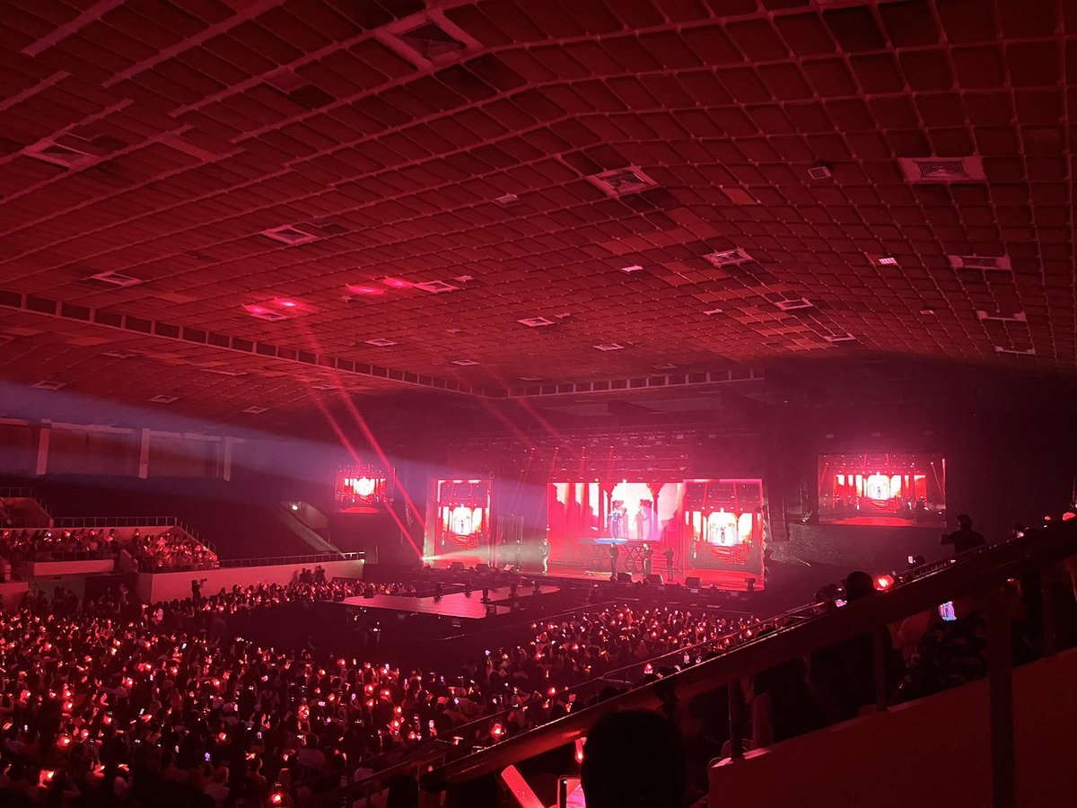 KhoaDo1995's tweet photo. @TVXQ ! Yesterday I went meeting my super Idol U-Know Yunho of TVXQ! for the first time in my entire life!!
He is the King of Stage! Idol of Idols!
And the best leader ever!!!!!
#UKNOWYUNHO 
#UKNOW_TimesTickin 
#Hochiminhcity https://t.co/j4zapCTs1f