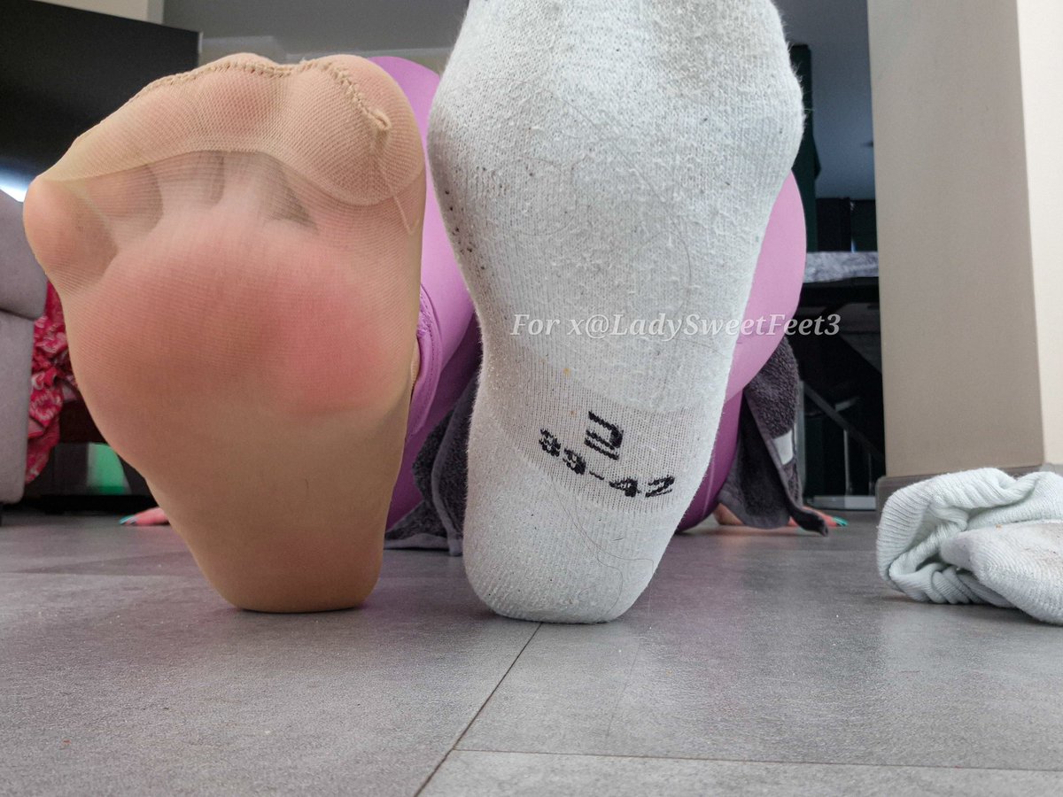 LadySweetFeet3's tweet photo. Would you smell it after workout? https://t.co/GoOudpwMqK
