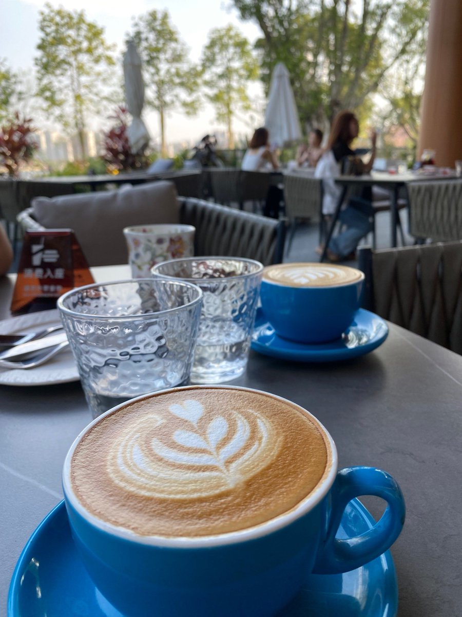 BrunildaScfy3's tweet photo. Hey friends! Just grabbed the warmest coffee and can’t wait to chat with you all—what’s small good thing that happened to you today ， https://t.co/KlqR3VAAlD