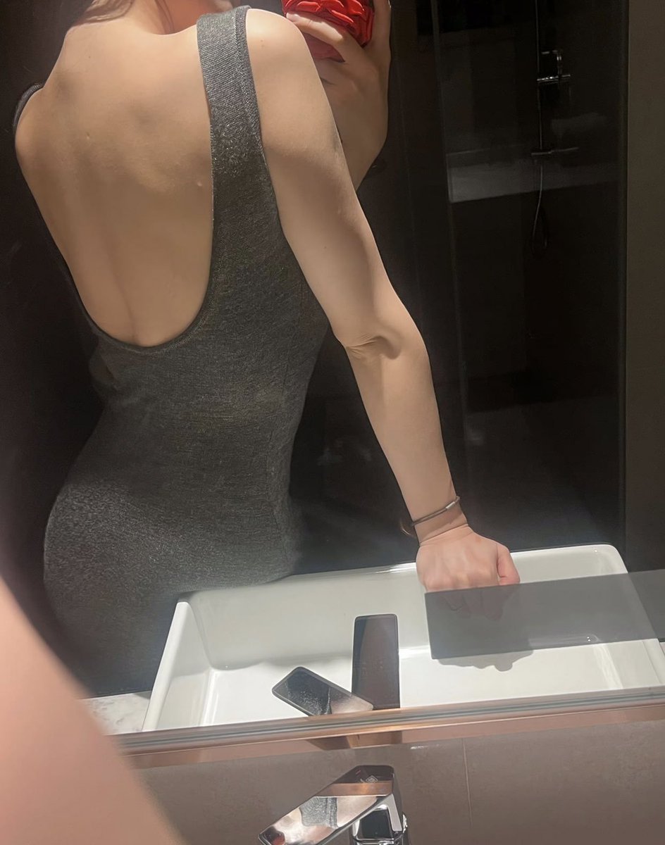 sniperB0t's tweet photo. 优选女会员：健身教练

身高175 体重130 年龄27

月初刚加入俱乐部 还没参加过活动 视频验证过了 颜值中等偏上 身材是真的好

不单约：只参加卡颜的多人局

联系方式 : https://t.co/eWKLrLMxZh https://t.co/3z5OEqCGV4