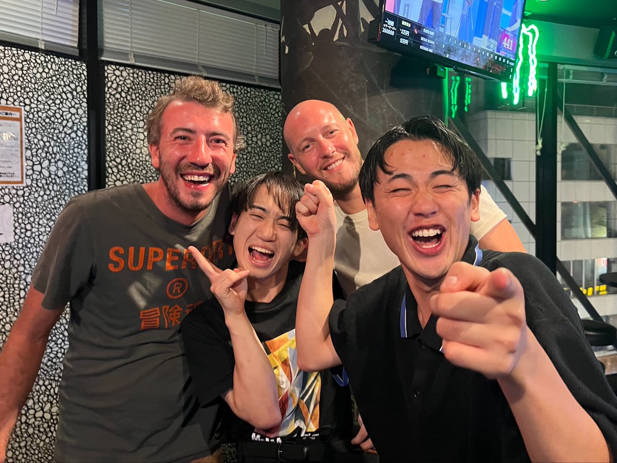 kiizou_krg's tweet photo. 【2026年9月14日】
たいしょーのM-1終わりに飲みに行きました。一緒に結果を見たのですが普通に落ちてて気まずかったです。でもたいしょーは落ちてすぐに外国人と笑顔でビアポンをしていました。古田も4日前にM-1落ちたとは思えないぐらい楽しそうでした。辛い時はこいつらと居ようと思います。 https://t.co/eTXlhzxX9D