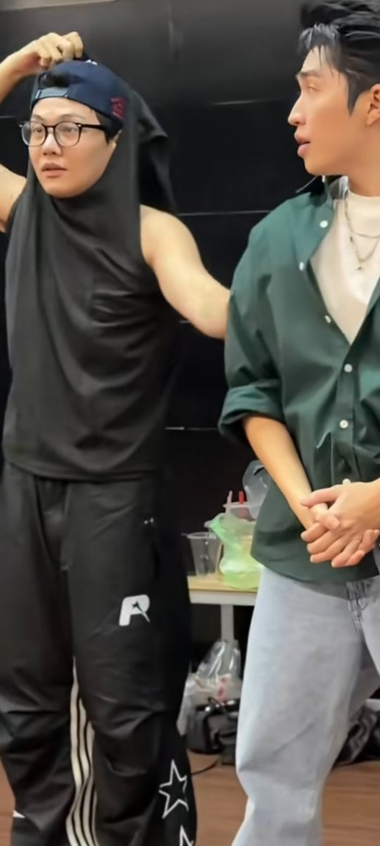 Fakeidol4804's tweet photo. Jaysonlei lòi nguyên cây súng 🤤 https://t.co/xDDglUuRF9