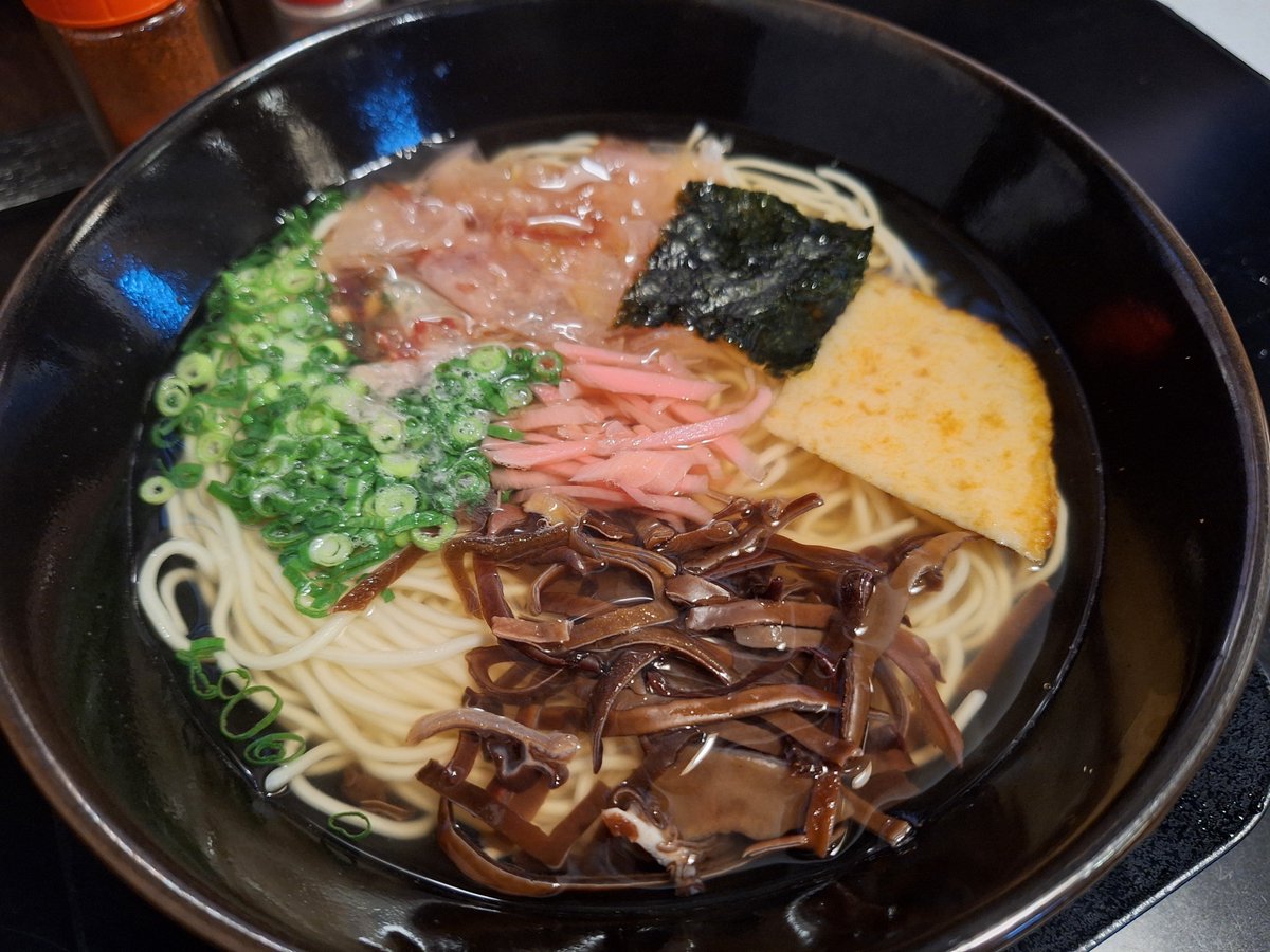 hisayoshi92aaa's tweet photo. 長年勤めた地に、昔からある中華うどんのお店
行く機会に恵まれず、今日ようやく！
勤務地近い間にもっと行きたかった！美味しかった！
お出汁飲み干しちゃった https://t.co/PtOVXNkETf