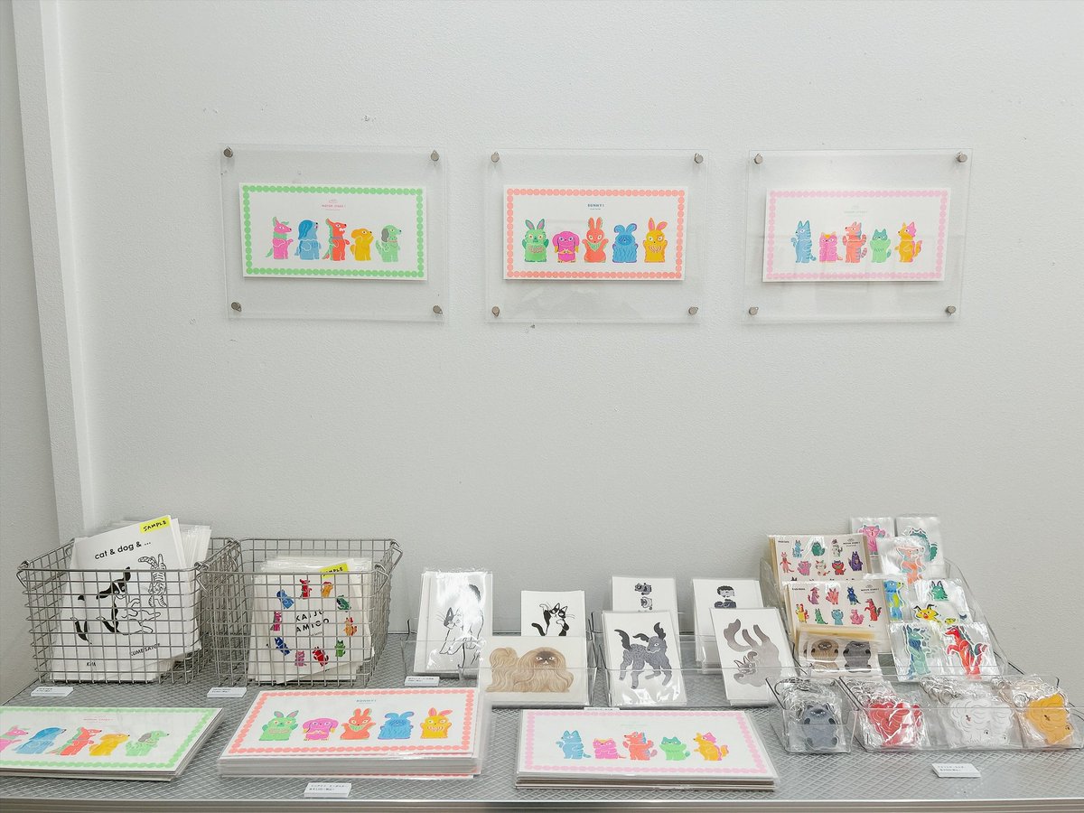 meechkin_'s tweet photo. ネコケツを久米先生に描いていただきましたご覧ください！！ご覧ください世界！！これが！！1650円！！無料以下！！マイナス！！連休中も先生在廊されますので是非！！コーヒーもおいしいです！ステッカーまでいただけて太っ腹！
しかも原画見放題です　連休はうさぎの毛並を見に渋谷に行こう世界！🐰 https://t.co/wskhCxiYIF