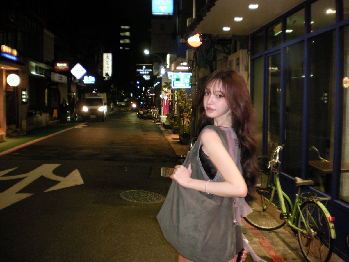 ivepics_'s tweet photo. liz instagram update https://t.co/Pdu55V6p9O