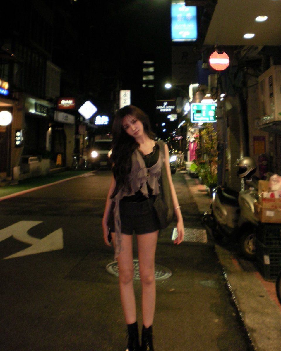 ivepics_'s tweet photo. liz instagram update https://t.co/Pdu55V6p9O