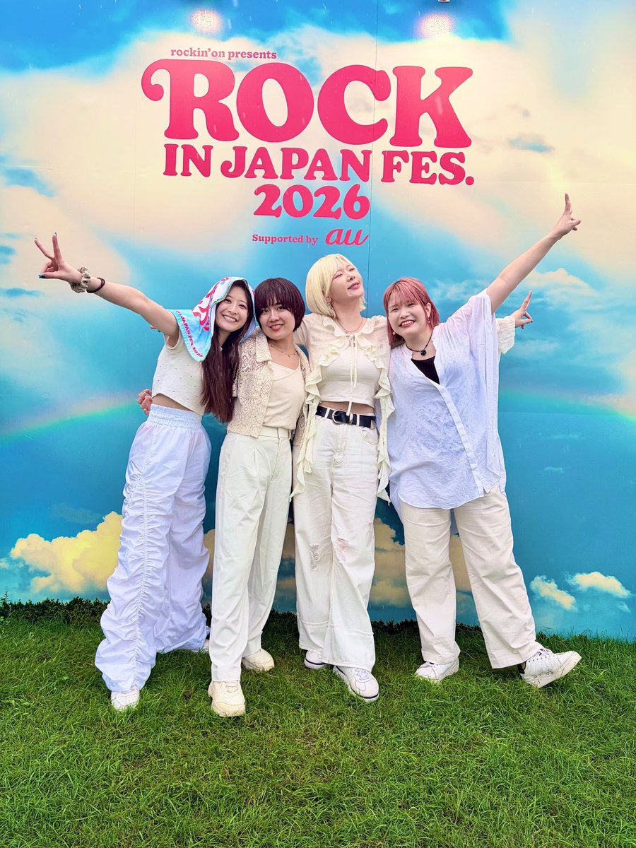 NanakoBanda_dr's tweet photo. NiziUちゃん ROCK IN JAPAN FES.2026🌈
めちゃ楽しかったーー！！！🥳🥳
ステージ上のニコニコのみんなと目があってさらにハッピー増した😻🫶🏻ラブ😻🫶🏻✨

みなさま雨に濡れてしまったかと思うので、くれぐれも体調に気をつけて、あたたまってくださいね♨️🤲✨🥺
わたしはフェスごはんでエネルギーチャージッッ🤘🏼❤️‍🔥❤️‍🔥完了です！！！

フェスNiziUちゃん最高ー🌈😻✨
ありがとうございました✨✨

#NiziU
#RIJF2026
#ロッキン