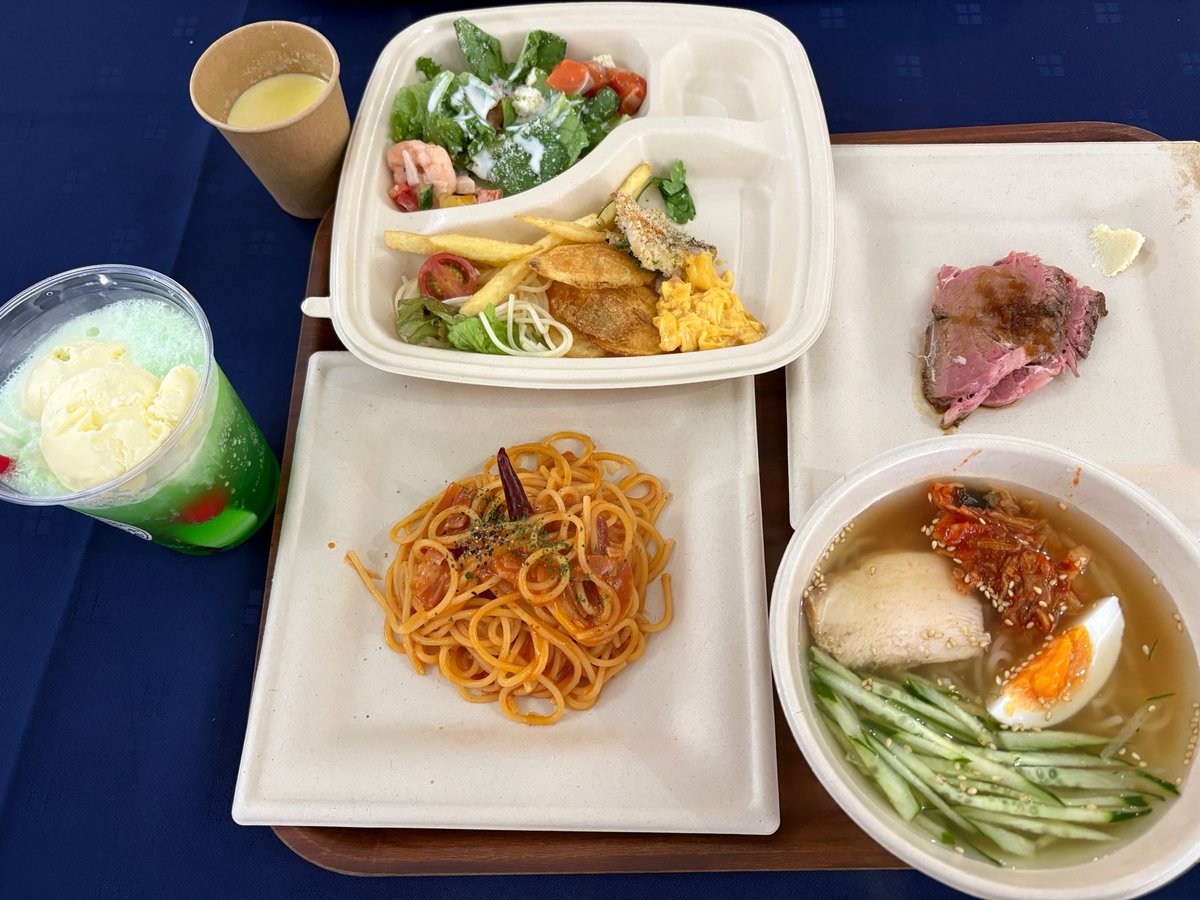 NanakoBanda_dr's tweet photo. NiziUちゃん ROCK IN JAPAN FES.2026🌈
めちゃ楽しかったーー！！！🥳🥳
ステージ上のニコニコのみんなと目があってさらにハッピー増した😻🫶🏻ラブ😻🫶🏻✨

みなさま雨に濡れてしまったかと思うので、くれぐれも体調に気をつけて、あたたまってくださいね♨️🤲✨🥺
わたしはフェスごはんでエネルギーチャージッッ🤘🏼❤️‍🔥❤️‍🔥完了です！！！

フェスNiziUちゃん最高ー🌈😻✨
ありがとうございました✨✨

#NiziU
#RIJF2026
#ロッキン