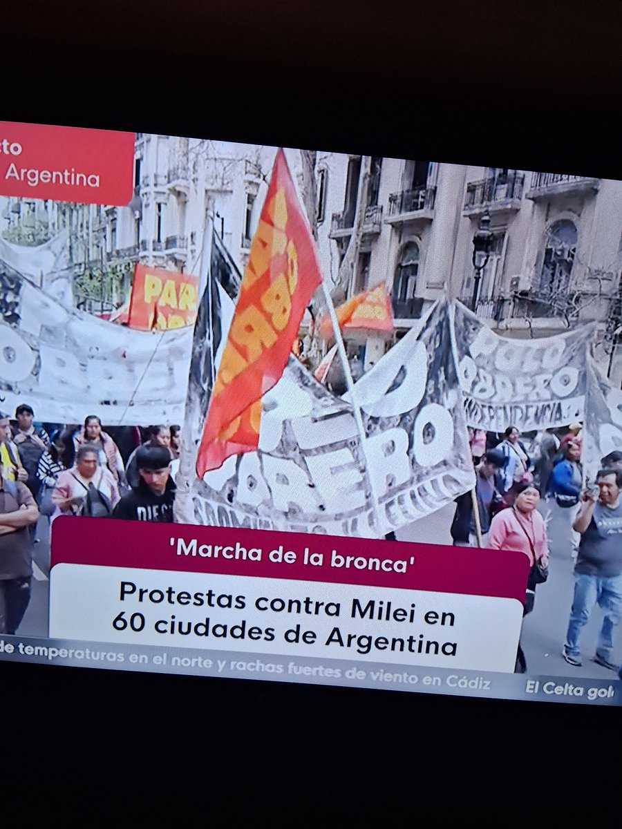 NiicoErbu's tweet photo. @TonioAbrazo  mira lo que decia la TV española de la marcha jajjj https://t.co/MG2UZIJ7bw