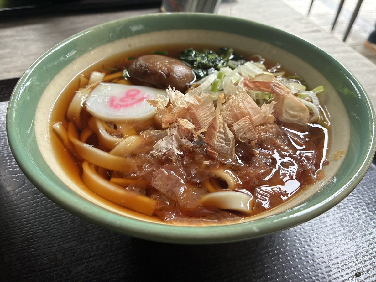 2karameet's tweet photo. 熱田神宮もよかったぁ
宮きしめん美味かった😋
ビールと味噌串カツは最高🍺 https://t.co/Zddwr4jHls