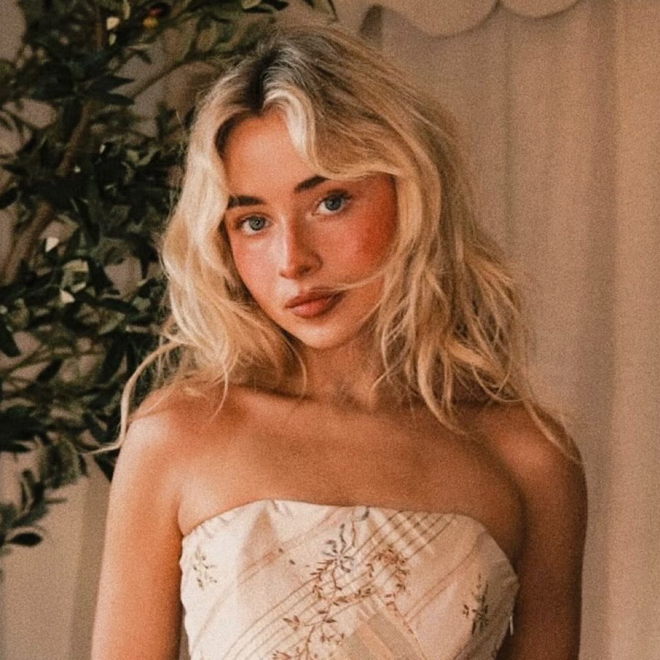 Sclgit00's tweet photo. @Oinknikamenopaj @dontsmiIee Her with the same amount of makeup mind you… mogs tf out of this femboy looking cunt https://t.co/84hevoTPpJ