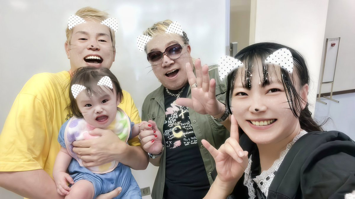 hamack809's tweet photo. 本日の任務は、いつもお世話になってる、芸能プロの、勝島和歌子さんの依頼で、原宿の子ども食堂にて、ハマックショーやって来ました〜〜！！

前には、訓練用のマネキンを使用して心肺蘇生法（CPR）の胸骨圧迫を体験しました！
そして、神取忍さんと、今後の仕事の話で盛り上がりましたぁ！！ https://t.co/NpFK9G7XBi