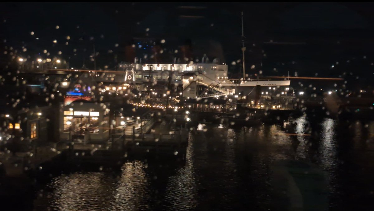 fs_succession's tweet photo. 雨の日のエレクトリックレールウェイが"映画"過ぎる。 https://t.co/dWUzaQxjh1