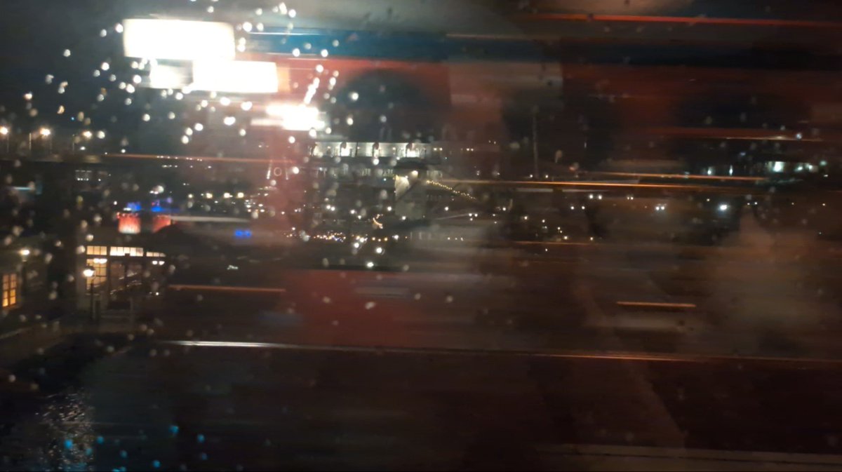 fs_succession's tweet photo. 雨の日のエレクトリックレールウェイが"映画"過ぎる。 https://t.co/dWUzaQxjh1