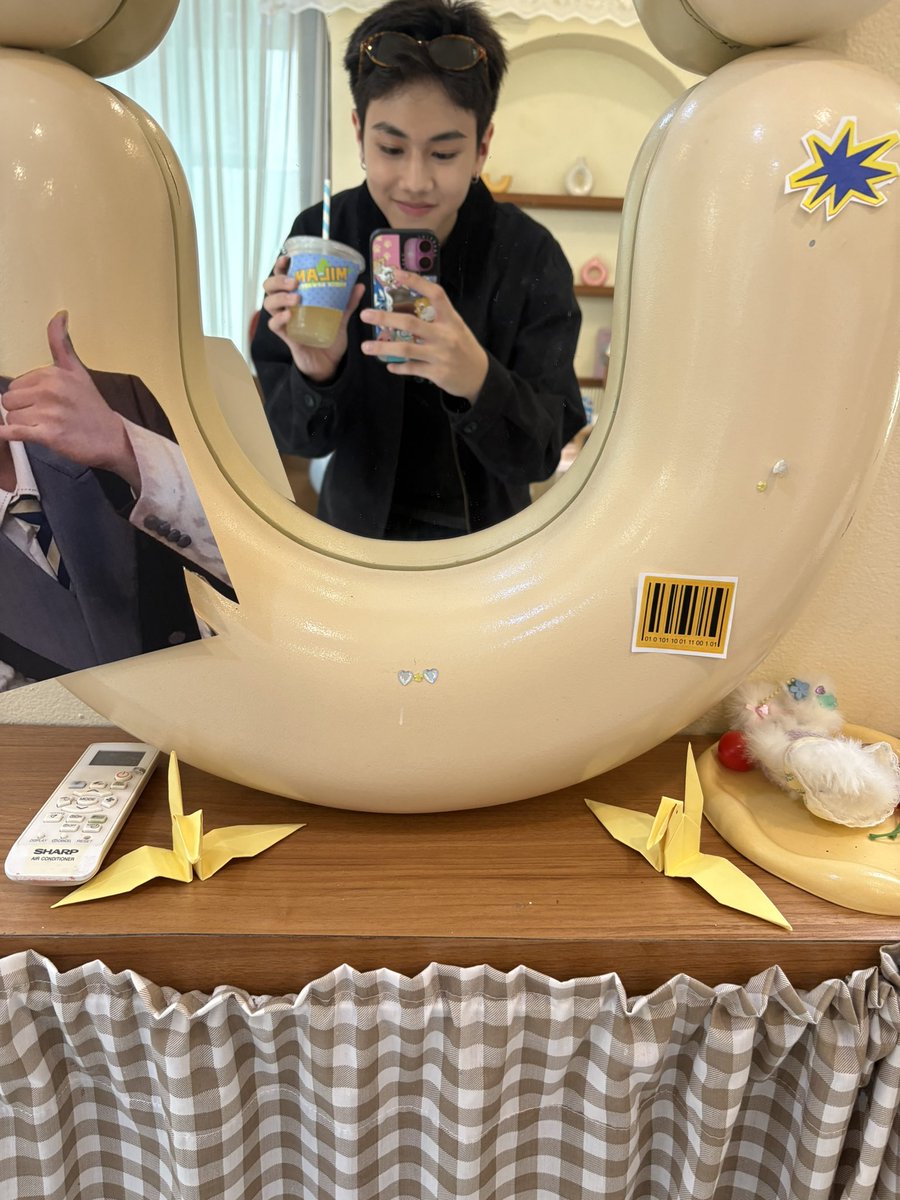 Milannadech's tweet photo. ขอบคุณพี่ๆที่จัดงานวันเกิดให้นะครับ และก้ขอบคุณพี่ๆที่มาวันนี้ ผมรุ้สึกมีความสุขมาก ปีนี้ก้เป็นปีแรกของผมที่มีคนจัดวันเกิดให้ อยากจะให้เราอยุ่กันแบบนี้ไปตลอดเลยนะคับ❤️🥰

#16thChapterOfMilano https://t.co/xKlsTeGyBa