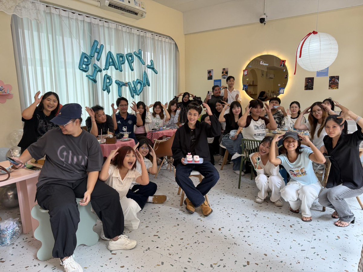 Milannadech's tweet photo. ขอบคุณพี่ๆที่จัดงานวันเกิดให้นะครับ และก้ขอบคุณพี่ๆที่มาวันนี้ ผมรุ้สึกมีความสุขมาก ปีนี้ก้เป็นปีแรกของผมที่มีคนจัดวันเกิดให้ อยากจะให้เราอยุ่กันแบบนี้ไปตลอดเลยนะคับ❤️🥰

#16thChapterOfMilano https://t.co/xKlsTeGyBa