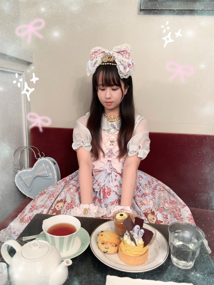 eating23333's tweet photo. 今日は大雨の中、えのきていへ☕️
ちょっとだけほっとできる時間を過ごしました。
それにしても、もうハロウィンなんて早すぎる🎃
忙しく仕事をしていると、時間が砂みたいに手のひらからさらさらとこぼれ落ちていくような気がして、ふと切なくなる。

そして、パンプキンタルトがとても美味しかった🎃 https://t.co/A4qnVMLmCV