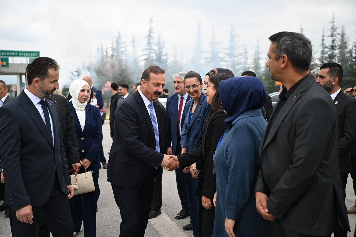 anahtarparti's tweet photo. Bolu’da ilk buluşma basın mensuplarıyla…

Genel Başkanımız Sayın Yavuz Ağıralioğlu, Bolu’da teşkilatımız ve hemşehrilerimiz tarafından karşılandı.

Genel Başkanımız, düzenlenen basın buluşmasında gazetecilerle bir araya gelerek gündeme ilişkin değerlendirmelerde bulundu ve soruları yanıtladı.