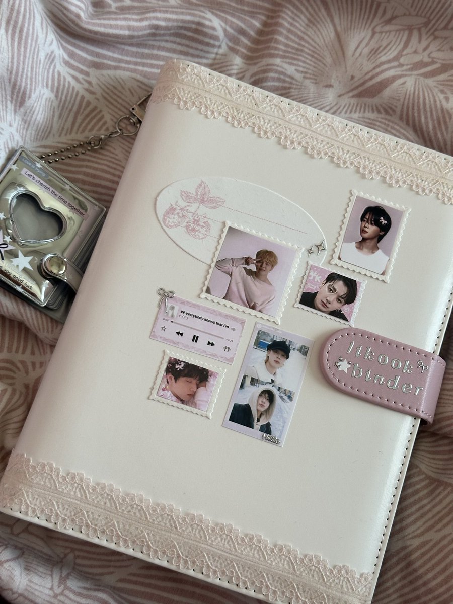 lovelyjiminieee's tweet photo. let me show off my binders to my new moots☺️ https://t.co/Gu95Zg4ChC