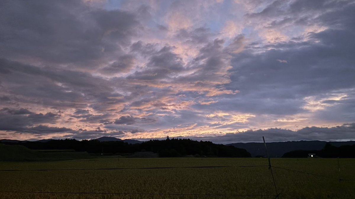Gayaapii's tweet photo. 今日の夕焼け https://t.co/hV4obf6HJG