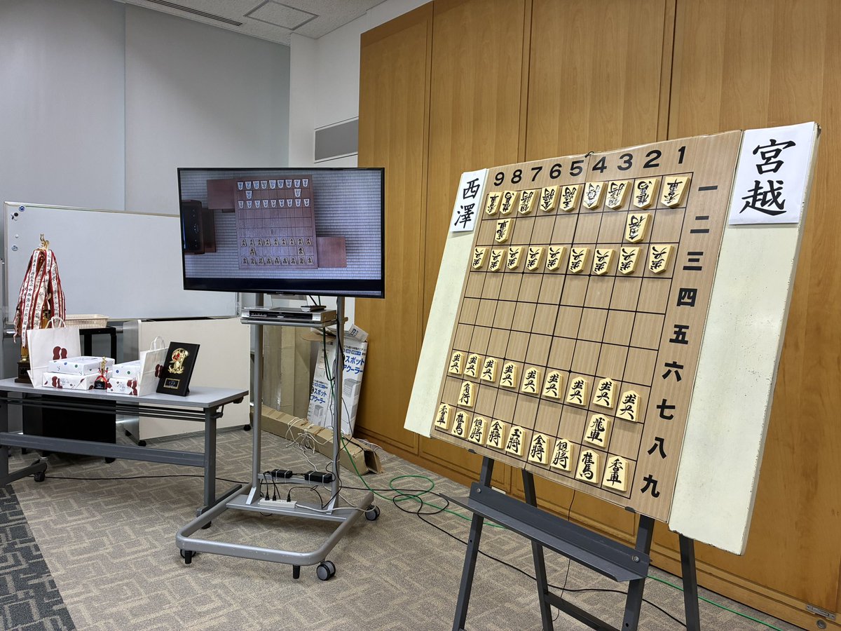 sabakinogokui's tweet photo. そういえば今日は県名人戦の解説をさせていただきました。観るのもいいですが、弱いなりにもやっぱり指したいものですね。 https://t.co/2BNeTQGrT9