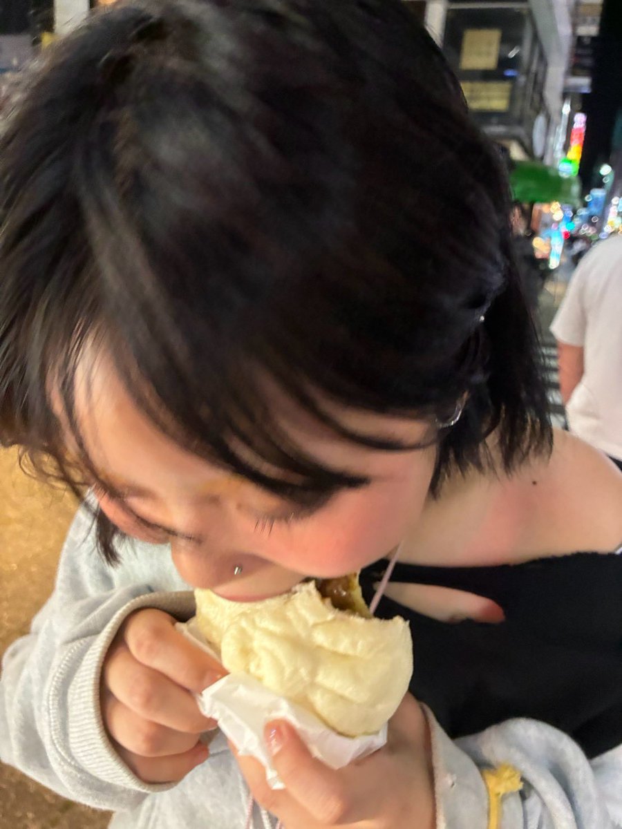 o_nsw1122's tweet photo. 飯食う時この顔になりがち。 https://t.co/G7O4ukEOa3