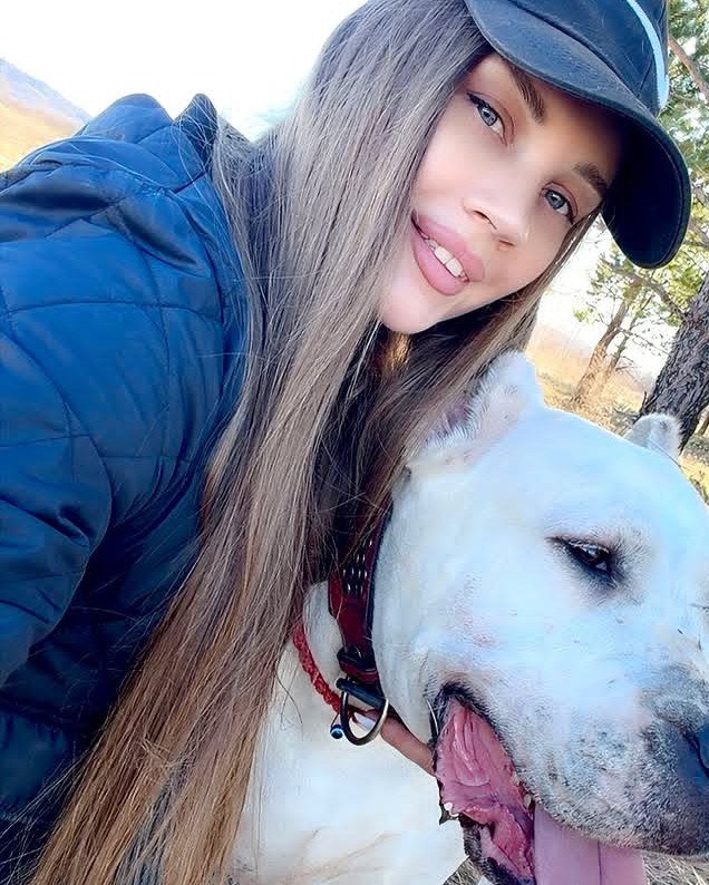 Ellaknutsbyy's tweet photo. He loves to eat 🍖, nap 😴, love 💛, and run 🐾 like it’s the only job that matters.  
Dogs do it better. 🐶✨ https://t.co/wetztslUQr
