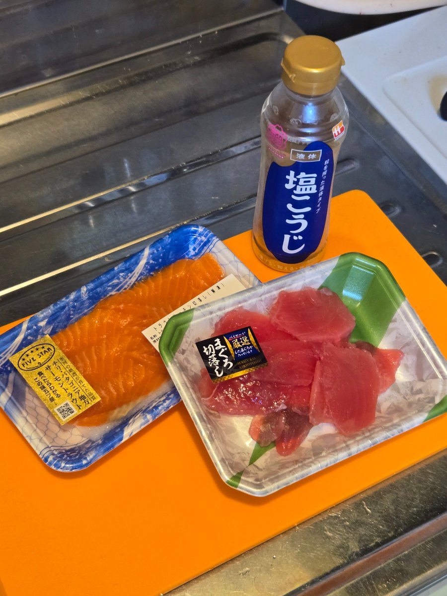 motsu______'s tweet photo. スーパーのお刺身に液体塩麹🐟
※大さじ1で30分
※臭み消えてモチモチ感up! https://t.co/6JGuaZrau0