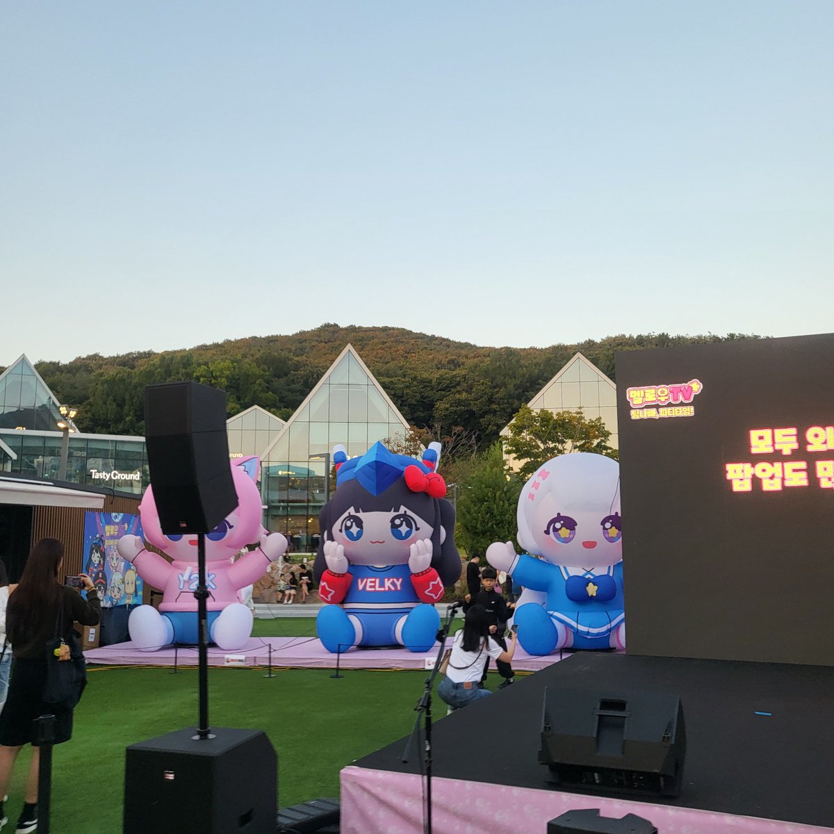 v0a4p's tweet photo. 나도ㅠㅠ!! 사진찍고싶었유ㅜㅜㅠㅠㅠㅠㅠㅠ https://t.co/gLnfBgbzn1