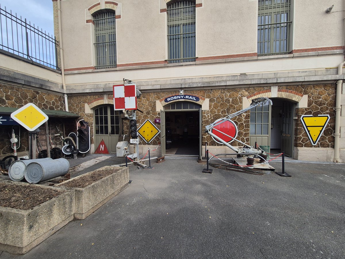 EVDM75007's tweet photo. Seul musée du #Chemindefer proche de Paris, #RosnyRail est exceptionnellement ouvert le dimanche dans le cadre des Journées du Patrimoine 2026.
Des animations (cabine de conduite, modélisme) mais aussi une remarquable collection d'objets ferroviaires.
#JEP2026 #RosnySousBois https://t.co/870pLr6b8b