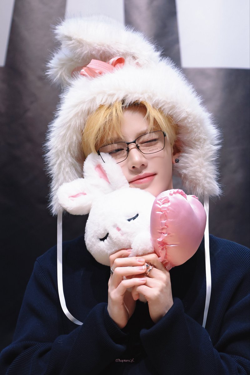 Chapters_Hao725's tweet photo. 260920

🐰🩷

·̩͙ ✎ ̼ ────  𝐂𝐡.𝟑𝟎𝟐 ──── ◛⁺⑅♡ ​​​

#ZHANGHAO #장하오 #章昊 #ジャンハオ
#AND2BLE #앤더블 https://t.co/aTLiREocwy