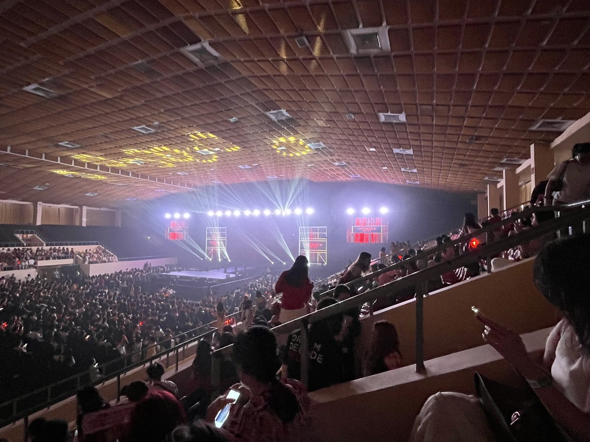 KhoaDo1995's tweet photo. @TVXQ ! Yesterday’s red ocean was so beautiful!🎈 
#UKNOWYUNHO 
#UKNOW_TimesTickin 
#Hochiminhcity https://t.co/ggMEJRH4IP