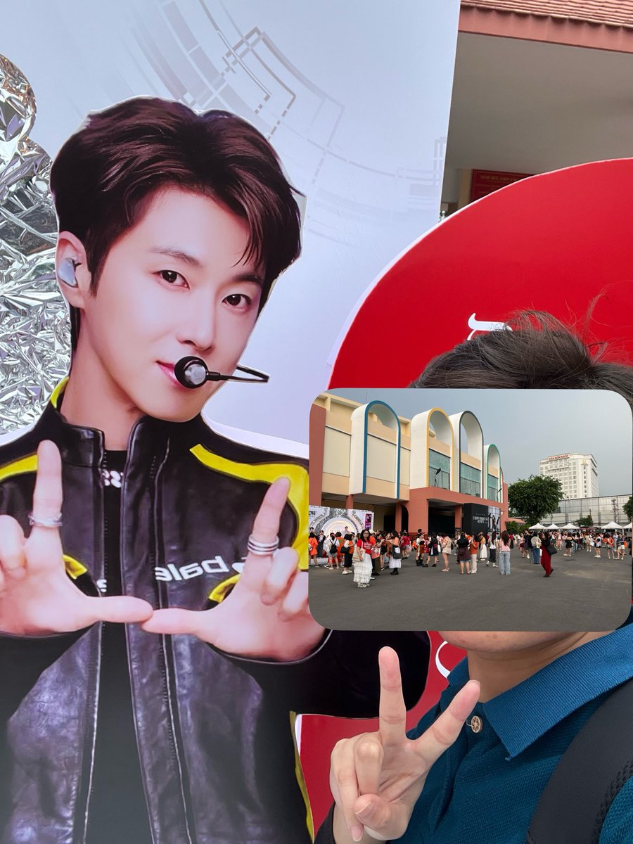 KhoaDo1995's tweet photo. @TVXQ ! Yesterday’s red ocean was so beautiful!🎈 
#UKNOWYUNHO 
#UKNOW_TimesTickin 
#Hochiminhcity https://t.co/ggMEJRH4IP