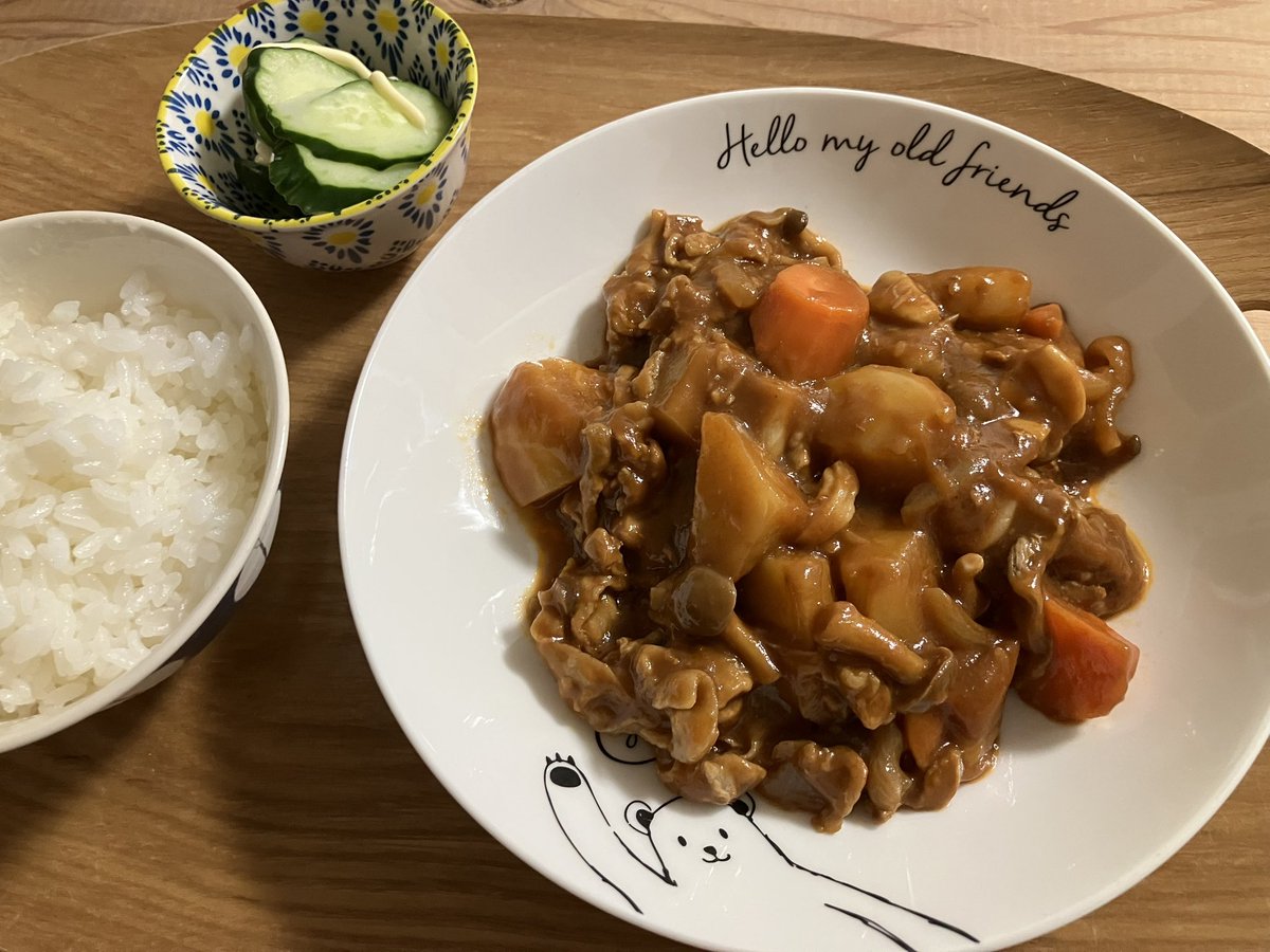 aorin5114's tweet photo. 夜ご飯

今日はビーフシチュー
昼からのんびり作れるってストレスレス〜

昨日、お肉を買いに行ったら、牛肉売り場ががらんとしててびっくり( ﾟoﾟ)

豚バラ肉のしゃぶしゃぶ用がお買い得だったのでポークシチューに
美味しく出来て良かった、よかった ·͜·

#おうちごはん https://t.co/jO7a9iYa6C
